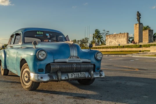 Che Guevara’s Mausoleum in Santa Clara Che_Mausoleo_front_car