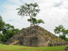 The falling rocks of Lubaantun. Lubaantun Pyramid 1